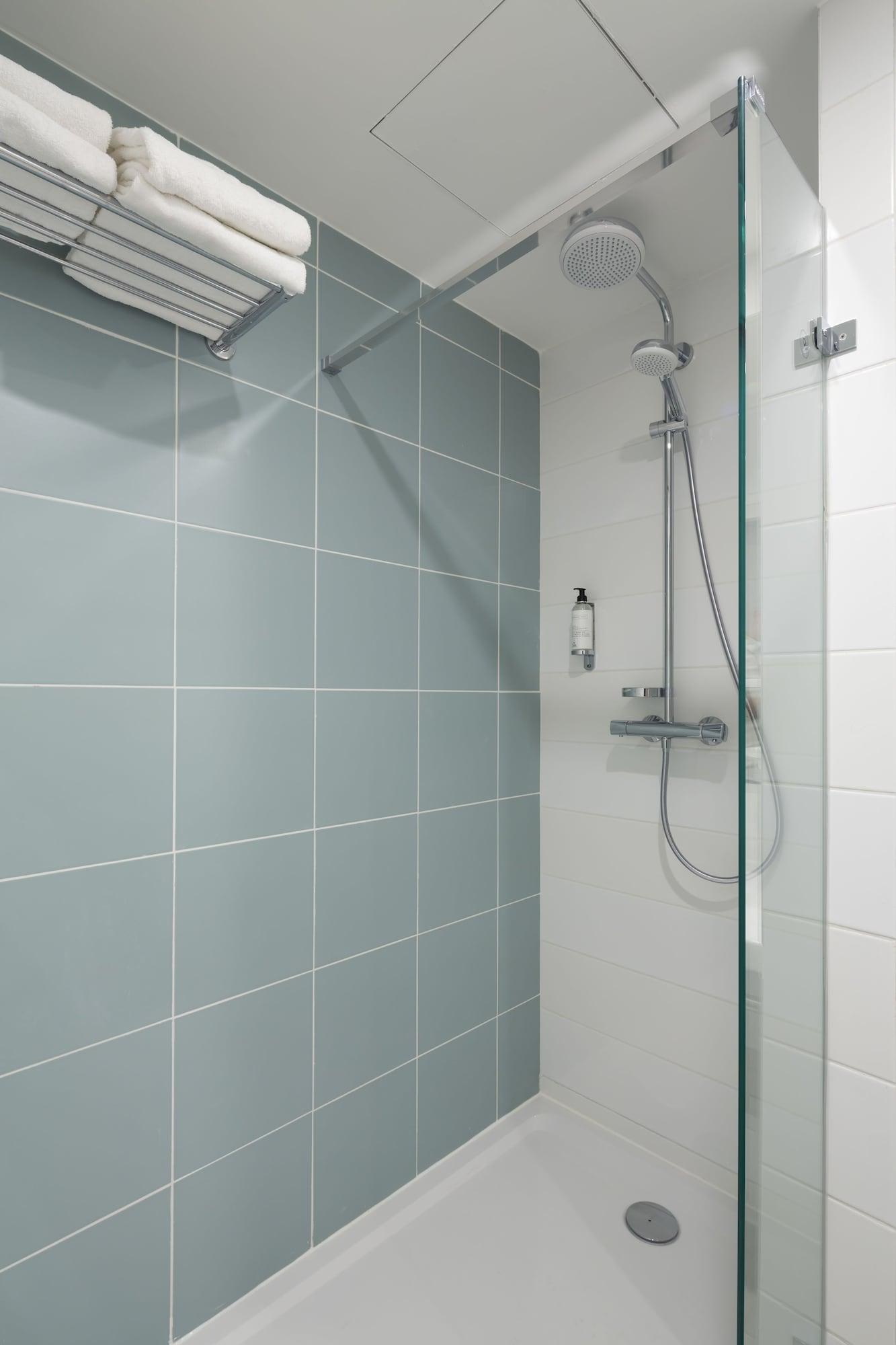 Logis Hotel Les Pins - Operalia Balaruc-les-Bains Kültér fotó