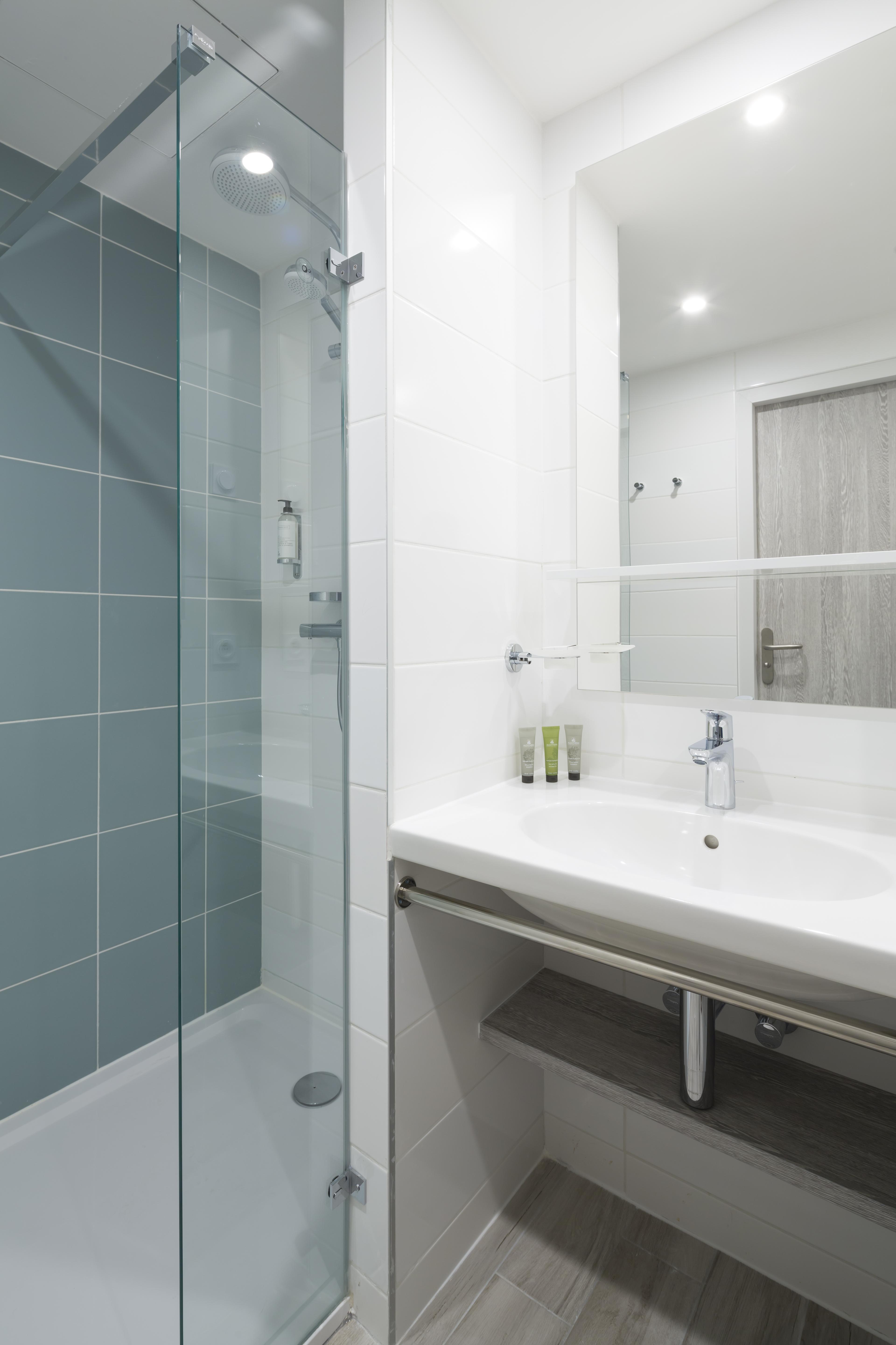 Logis Hotel Les Pins - Operalia Balaruc-les-Bains Kültér fotó
