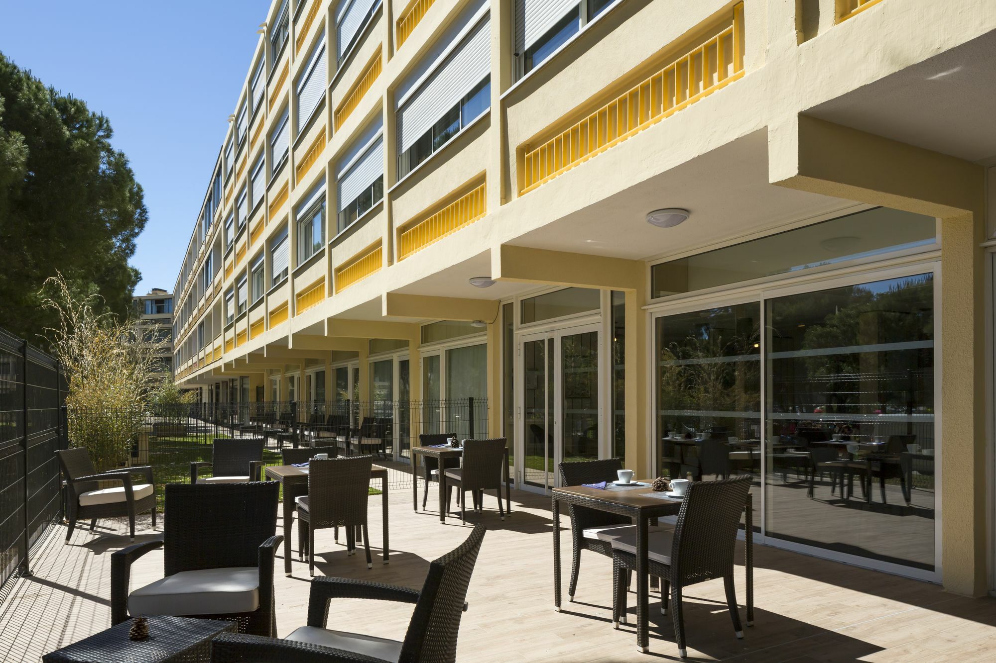 Logis Hotel Les Pins - Operalia Balaruc-les-Bains Kültér fotó